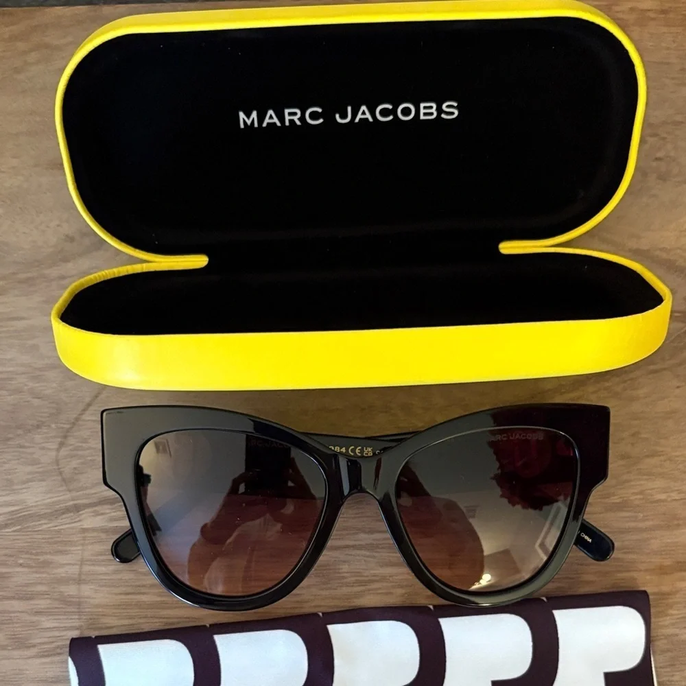 Marc Jacobs chic sunglasses